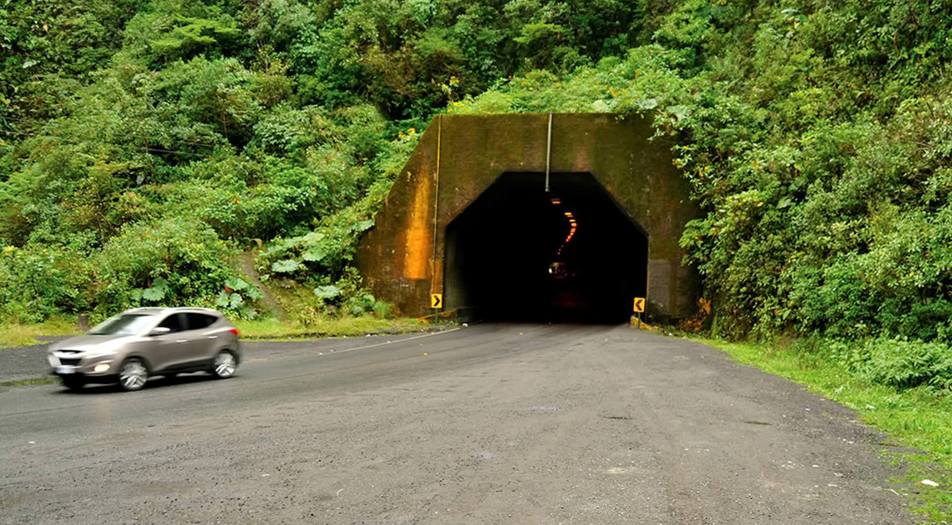 Carretera Ruta 32. Túnel de Zurquí - Río Sucio, Costa Rica. Concreto asfáltico. Grupo Santa Fe